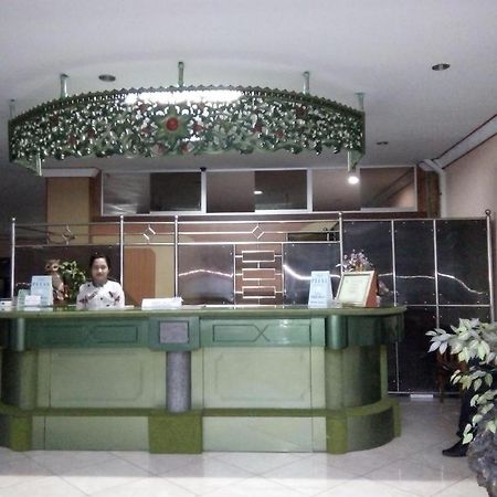 New Merdeka Hotel Jembel Zewnętrze zdjęcie