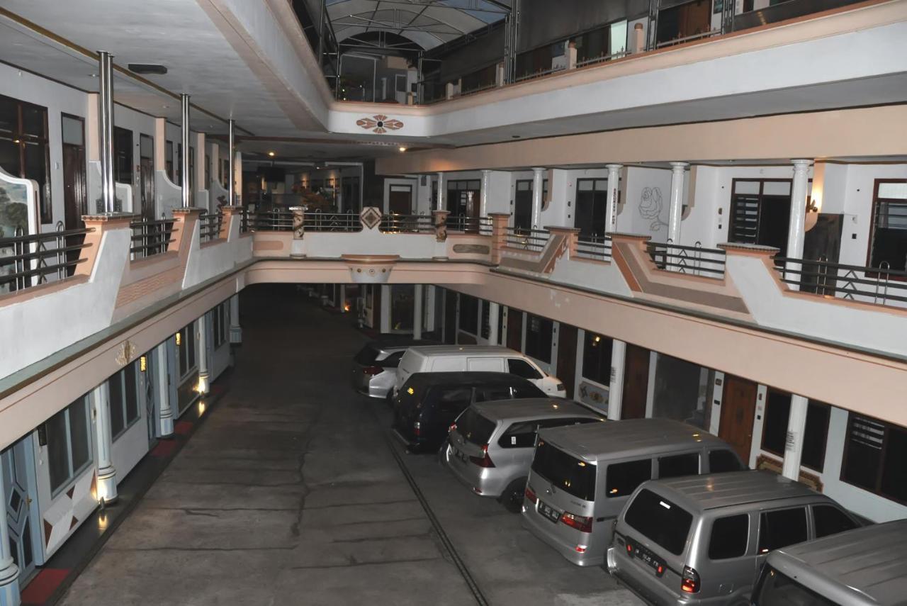 New Merdeka Hotel Jembel Zewnętrze zdjęcie