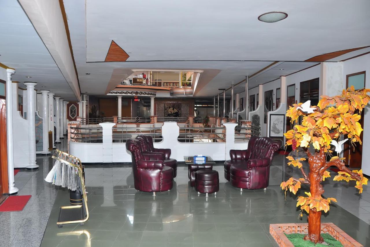 New Merdeka Hotel Jembel Zewnętrze zdjęcie