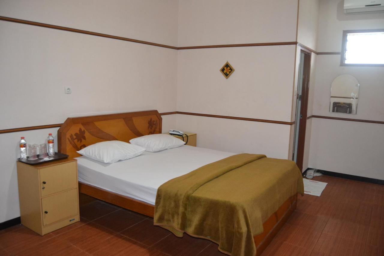 New Merdeka Hotel Jembel Zewnętrze zdjęcie