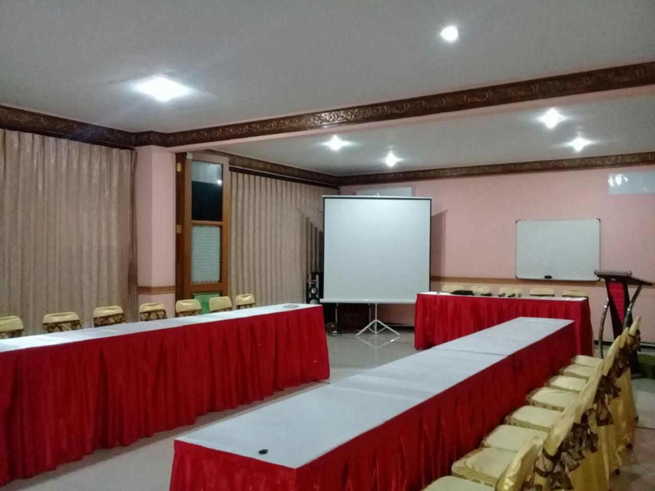 New Merdeka Hotel Jembel Zewnętrze zdjęcie