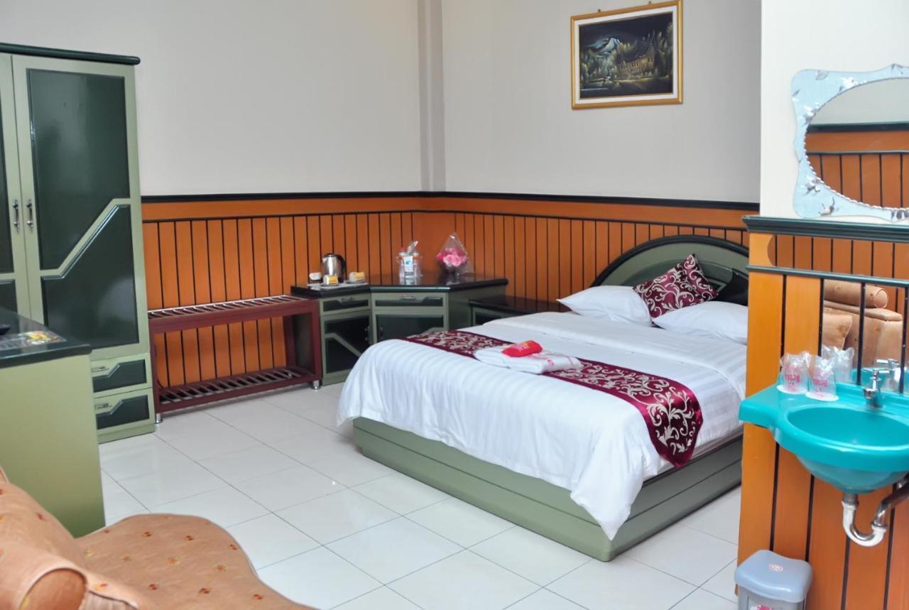 New Merdeka Hotel Jembel Zewnętrze zdjęcie