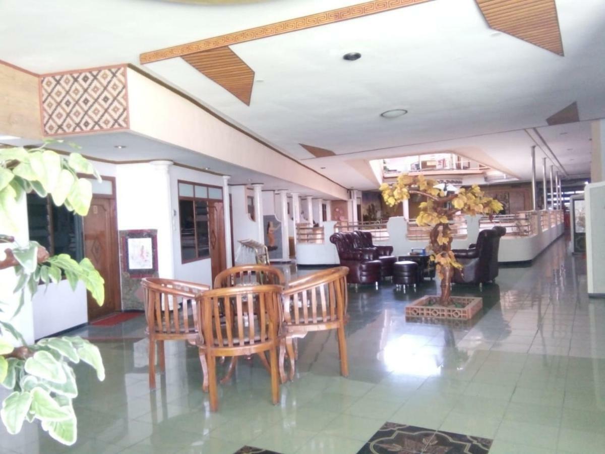 New Merdeka Hotel Jembel Zewnętrze zdjęcie