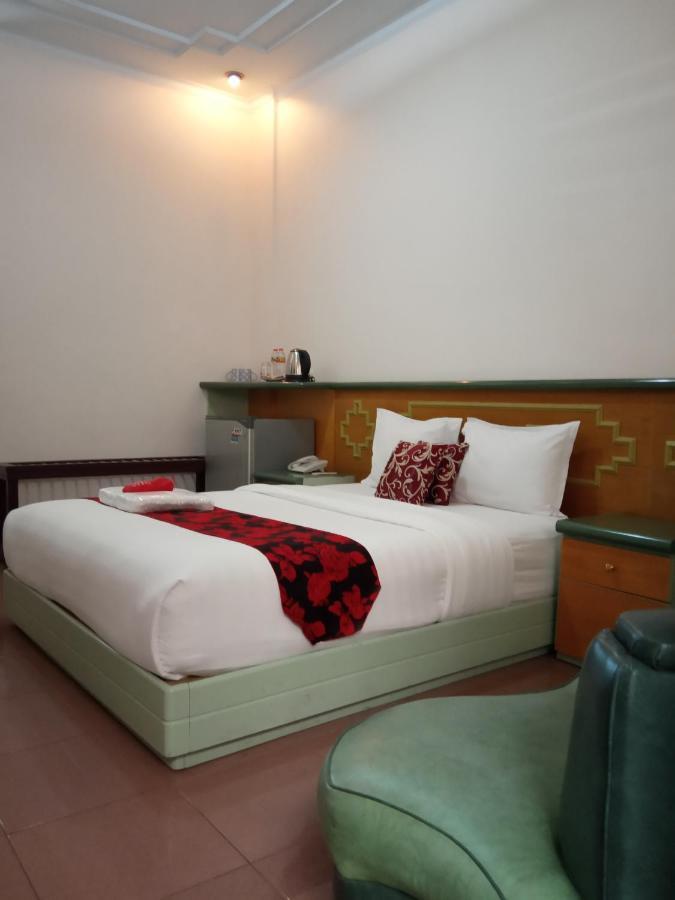 New Merdeka Hotel Jembel Zewnętrze zdjęcie